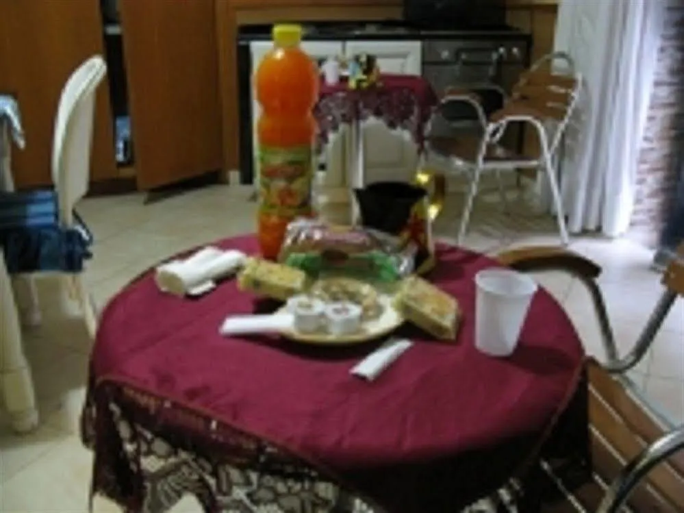 ** Couette-café Pensione Enea Naples Italie